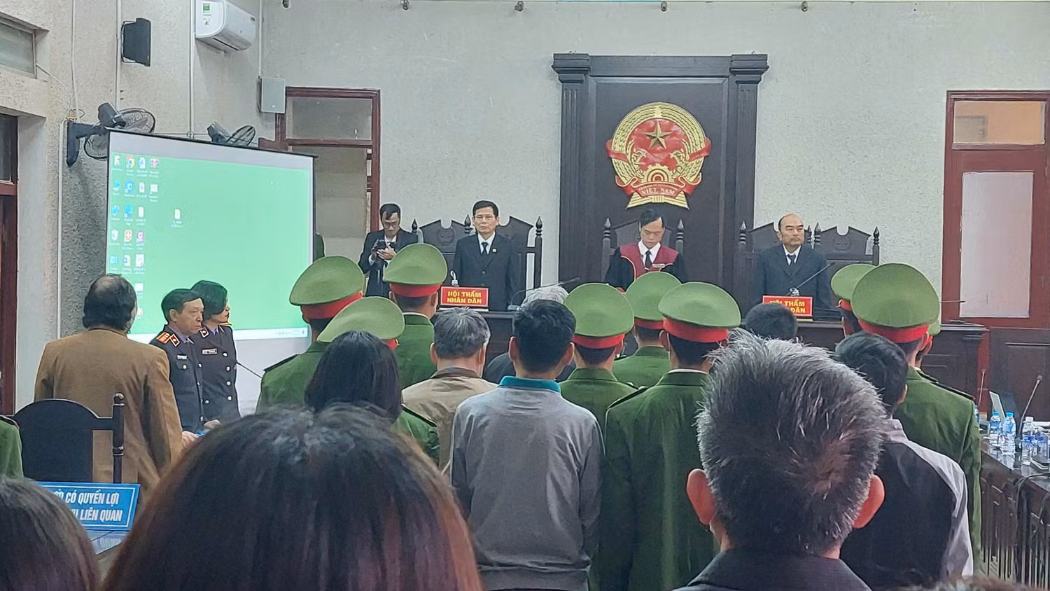 Quang cảnh khai mạc phiên tòa. Ảnh: CTV