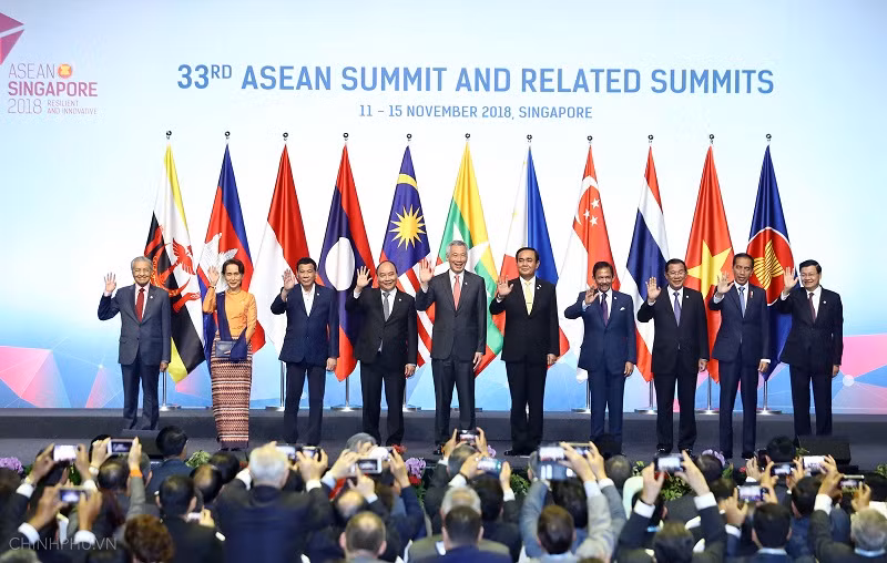 Thủ tướng Nguyễn Xuân Phúc và lãnh đạo các nước ASEAN. Ảnh: VGP/Quang Hiếu Thủ tướng Nguyễn Xuân Phúc và lãnh đạo các nước ASEAN. Ảnh: VGP/Quang Hiếu