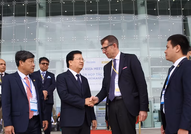 Phó Thủ tướng Trịnh Đình Dũng và Tiến sĩ Frank Jürgen Richter, Chủ tịch Horasis. Ảnh: VGP/Xuân Tuyến. Phó Thủ tướng Trịnh Đình Dũng và Tiến sĩ Frank Jürgen Richter, Chủ tịch Horasis. Ảnh: VGP/Xuân Tuyến.