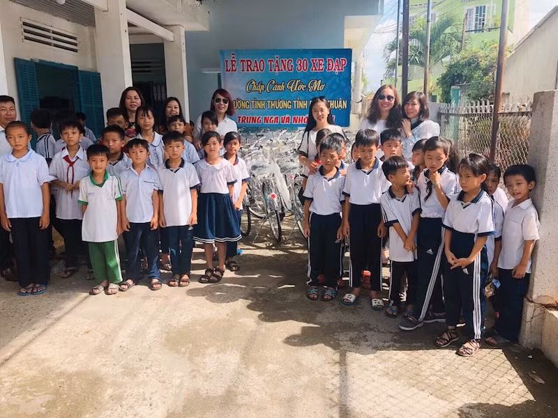 Cô giáo Thanh Ngân rất đồng cảm với học sinh nghèo do quãng đời tuổi thơ của mình quá nghèo khổ.