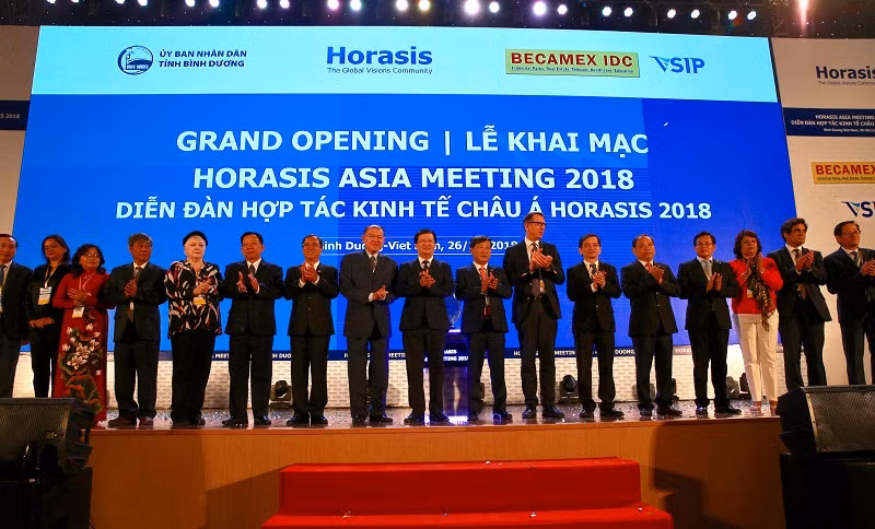 Phó Thủ tướng Trịnh Đình Dũng và các đại biểu tại lễ khai mạc diễn đàn. Ảnh: VGP/Xuân Tuyến. Phó Thủ tướng Trịnh Đình Dũng và các đại biểu tại lễ khai mạc diễn đàn. Ảnh: VGP/Xuân Tuyến.