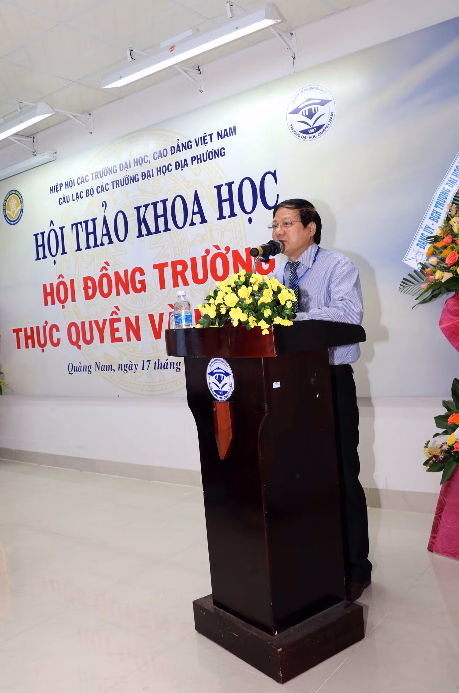 Phó giáo sư, Tiến sĩ Nguyễn Mạnh An – nguyên Hiệu trưởng Trường Đại học Hồng Đức, Chủ nhiệm Câu lạc bộ Các trường Đại học địa phương phát biểu tại Hội thảo Phó giáo sư, Tiến sĩ Nguyễn Mạnh An – nguyên Hiệu trưởng Trường Đại học Hồng Đức, Chủ nhiệm Câu lạc bộ Các trường Đại học địa phương phát biểu tại Hội thảo