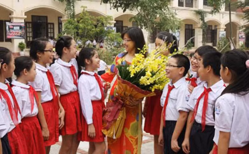 Hãy để học trò thể hiện tình cảm chân thành của mình với các thầy cô. Ảnh minh họa: Giaoducthoidai.vn