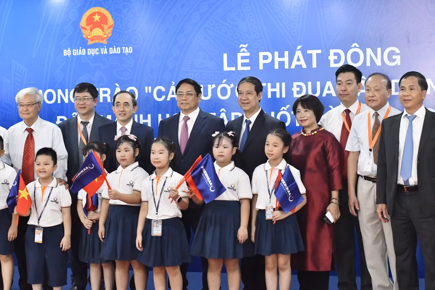 Các em học sinh khối tiểu học Trường Phổ thông Liên cấp Phenikaa trong Lễ phát động phong trào “Cả nước thi đua xây dựng xã hội học tập, đẩy mạnh học tập suốt đời giai đoạn 2023 - 2030” (Ảnh: Trà My). Các em học sinh khối tiểu học Trường Phổ thông Liên cấp Phenikaa trong Lễ phát động phong trào “Cả nước thi đua xây dựng xã hội học tập, đẩy mạnh học tập suốt đời giai đoạn 2023 - 2030” (Ảnh: Trà My).