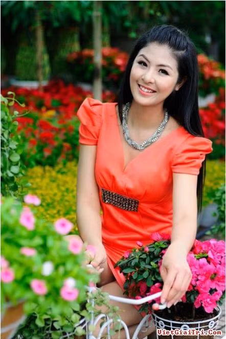 Nhờ biết cách duy trì vẻ đẹp tự nhiên mà Ngọc Hân ngày càng duyên dáng và chiếm được cảm tình của người hâm mộ.