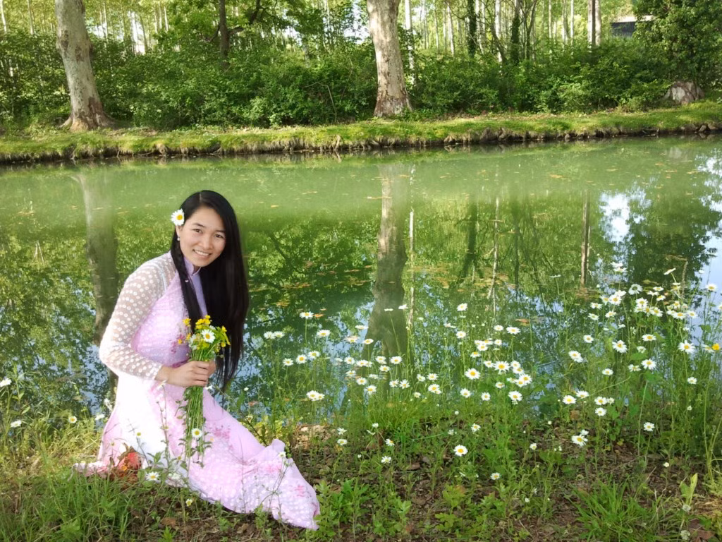 Hiện giờ mình là master ngành Truyền Thông-Thông Tin của đại học Rennes 2 tại Pháp
