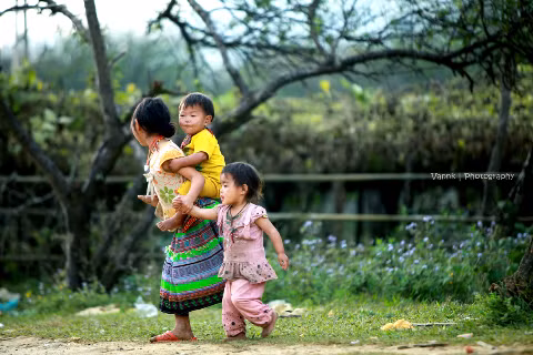 Khi mẹ lên nương, em sẽ chăm các em