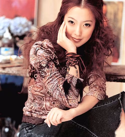 Kim Hee Sun khi xưa với mái tóc model một thời.