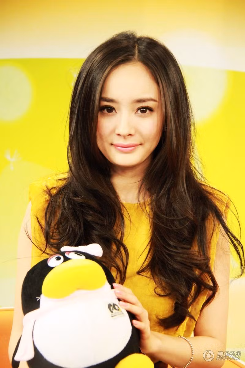 Hoa đán Dương Mịch cũng rất thích để mái giữa. Ảnh: QQ Hoa đán Dương Mịch cũng rất thích để mái giữa. Ảnh: QQ