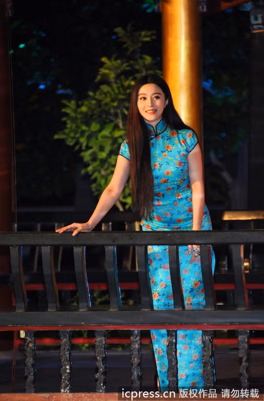 Mái giữa khoe khuôn mặt cân đối hoàn hảo của người đẹp. Ảnh: icoress.cn Mái giữa khoe khuôn mặt cân đối hoàn hảo của người đẹp. Ảnh: icoress.cn