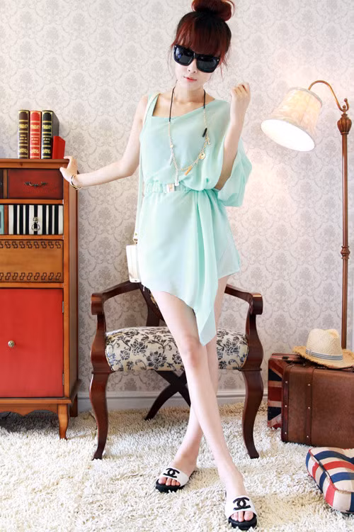 Váy xanh nhạt mang lại nét dịu dàng cho bạn gái. Váy xanh nhạt mang lại nét dịu dàng cho bạn gái.