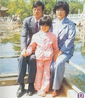 Đổng Khiết sinh năm 1980, xuất thân từ diễn viên múa. Đổng Khiết sinh năm 1980, xuất thân từ diễn viên múa.