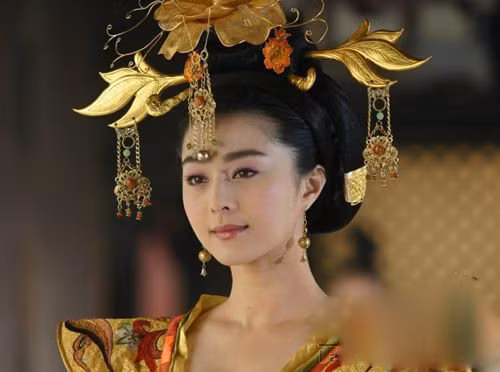 Có thể thấy tạo hình của Phạm Băng Băng trong phim được đầu tư khá kỹ để làm nổi bật được vẻ đẹp kiêu sa, quý phái của hình tượng nhân vật. Xem thêm: Sao Hoa ngữ/ Sao Hàn/ Sao Việt/ Sao Hollywood