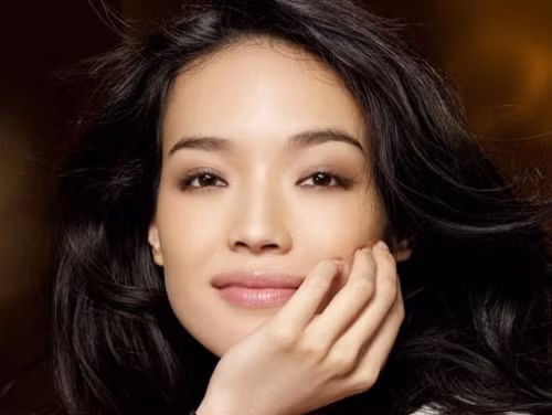 Một đôi môi đẹp còn phải hài hòa với tổng thể của khuôn mặt. Một đôi môi đẹp còn phải hài hòa với tổng thể của khuôn mặt.