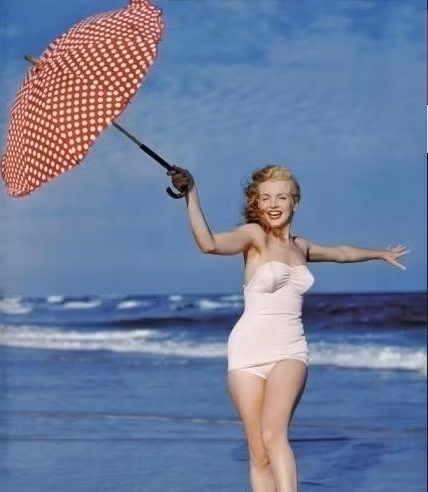 Marilyn Monroe, biểu tượng sex và hình tượng pop nổi tiếng của thế kỷ 20.