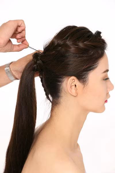 Dùng kẹp tăm giữ chặt.