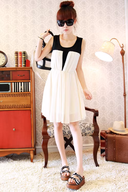 Hai màu trắng đen luôn rất nổi bật giúp người mặc ấn tượng. Hai màu trắng đen luôn rất nổi bật giúp người mặc ấn tượng.