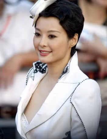 Nhìn Viên Lập thiếu sang trọng và tinh tế.