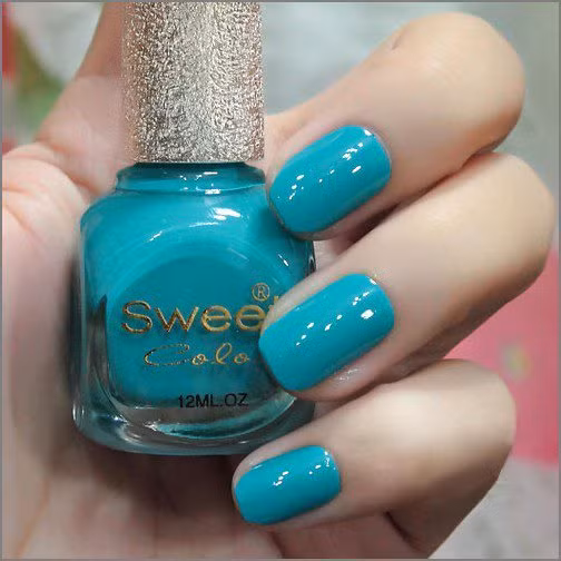 Màu xanh nước biển. Xem thêm: Nail xinh, điệu cho bạn gái / Bộ sưu tập váy xinh chào hè 2012.