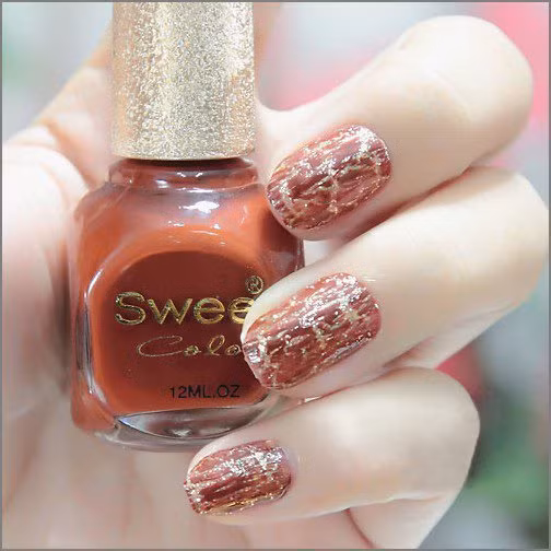Màu cà phê thêm kim tuyến, sự kết hợp tuyệt vời. Xem thêm: Nail xinh, điệu cho bạn gái / Bộ sưu tập váy xinh chào hè 2012.