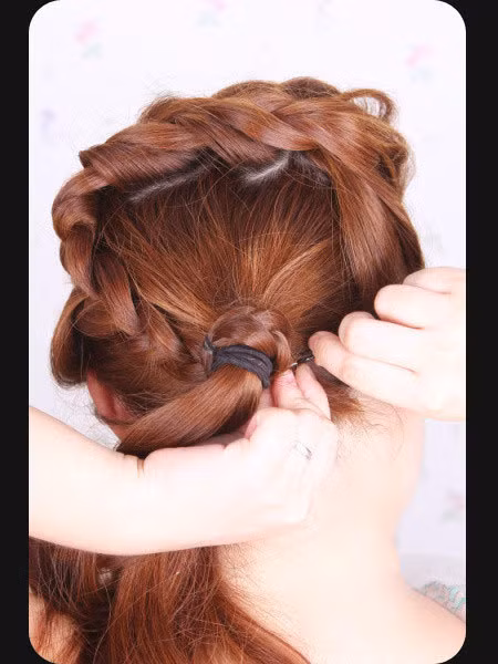 Dùng kẹp tăm giữ thật chặt.