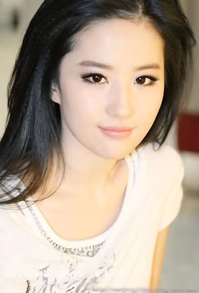 Ngọc nữ Hoa ngữ Lưu Diệc Phi với hình ảnh hoàn mỹ mỏng manh khiến ai cũng say đắm.