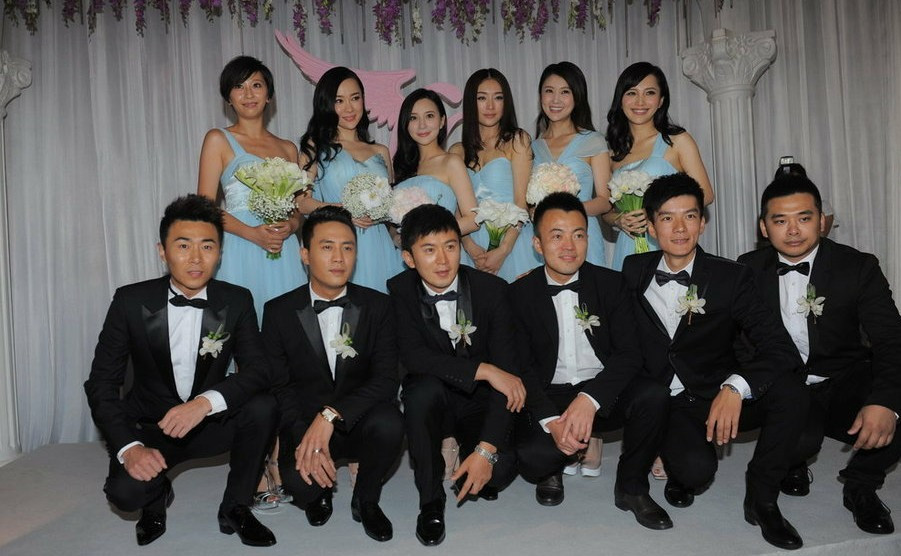 Dàn phù dâu phù rể xinh như mộng.