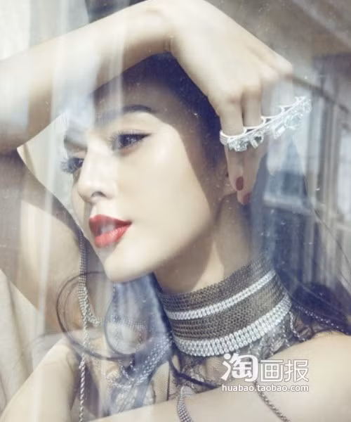 Vẫn là màu sơn đỏ, nhưng mang đến cảm giác nồng nàn, sang trọng. Xem thêm: Móng tay xinh yêu "hớp hồn" bạn gái