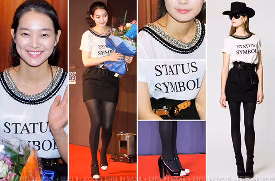 Cô nàng“hồ ly” Shin Min Ah diện bộ đồ gồm áo pull và váy đen ngắn của Moschino trong bộ sưu tập Pre-Fall 2010. Điểm nhấn là chiếc vòng cổ khá đẹp nhưng đôi giày mary-jane lại có vẻ như hơi "lạc lõng". Cô nàng“hồ ly” Shin Min Ah diện bộ đồ gồm áo pull và váy đen ngắn của Moschino trong bộ sưu tập Pre-Fall 2010. Điểm nhấn là chiếc vòng cổ khá đẹp nhưng đôi giày mary-jane lại có vẻ như hơi "lạc lõng".