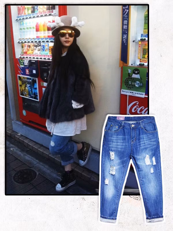 Quần jeans xuất hiện từ năm 1567, cho đến ngày hồm nay một năm bốn mùa nó đều xuất hiện, và trong tủ đồ của mỗi cô gái đều không ai không sắm cho mình ít nhất một chiếc trở lên. Quần jean không nhất thiết phải mặc sát mới gọi là đẹp, mới lộ được dáng người mảnh khảnh. Quần jeans xuất hiện từ năm 1567, cho đến ngày hồm nay một năm bốn mùa nó đều xuất hiện, và trong tủ đồ của mỗi cô gái đều không ai không sắm cho mình ít nhất một chiếc trở lên. Quần jean không nhất thiết phải mặc sát mới gọi là đẹp, mới lộ được dáng người mảnh khảnh.