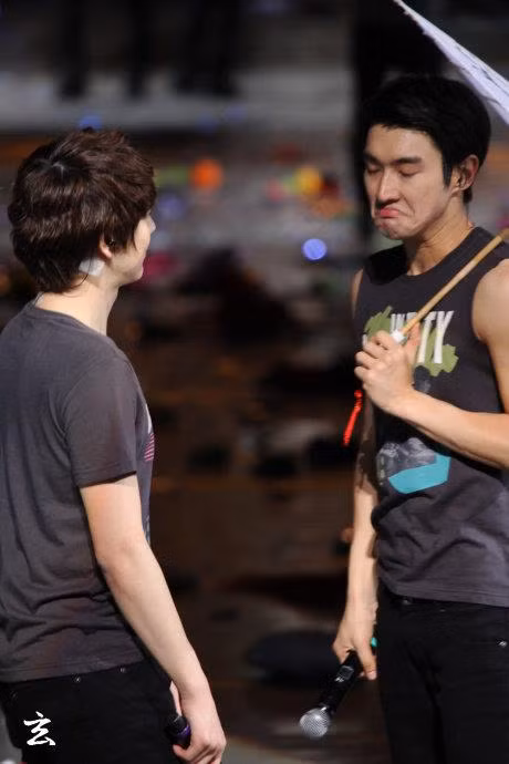 Kyu Hyun nói gì mà Siwon phản đối giữ quá.