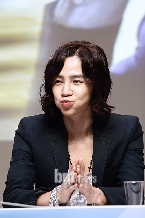 Mỹ nam "yểu điệu" của màn ảnh Hàn Jang Geun Suk tóc dài, môi thắm còn đáng yêu hơn cả con gái.