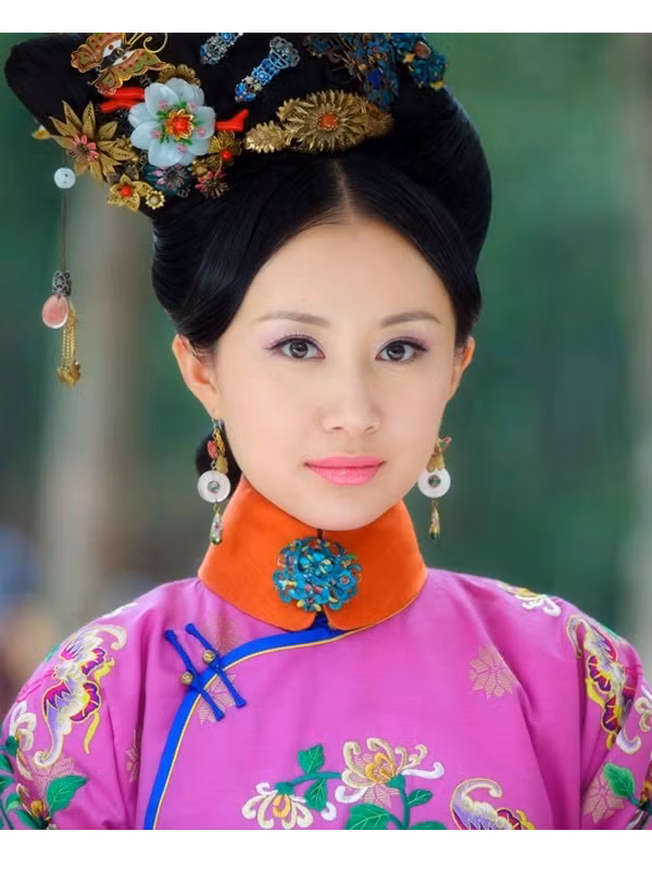 Thư Sướng luôn đọng lại trong lòng mọi người với hình ảnh người đẹp cổ trang nhí nhảnh, dễ thương.