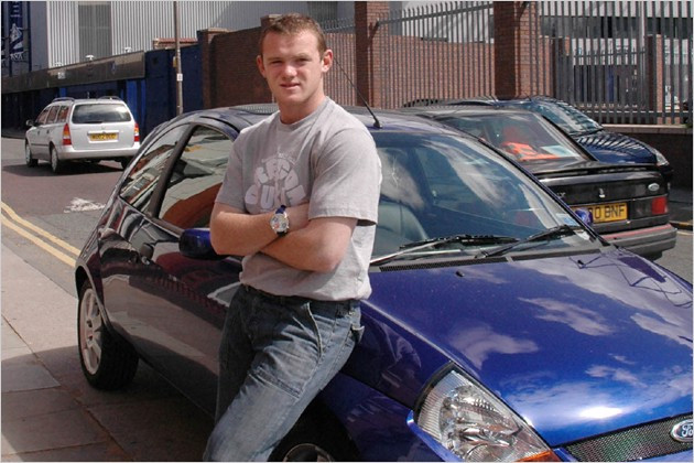 Rooney và chiếc Ford Sportka. Rooney và chiếc Ford Sportka.