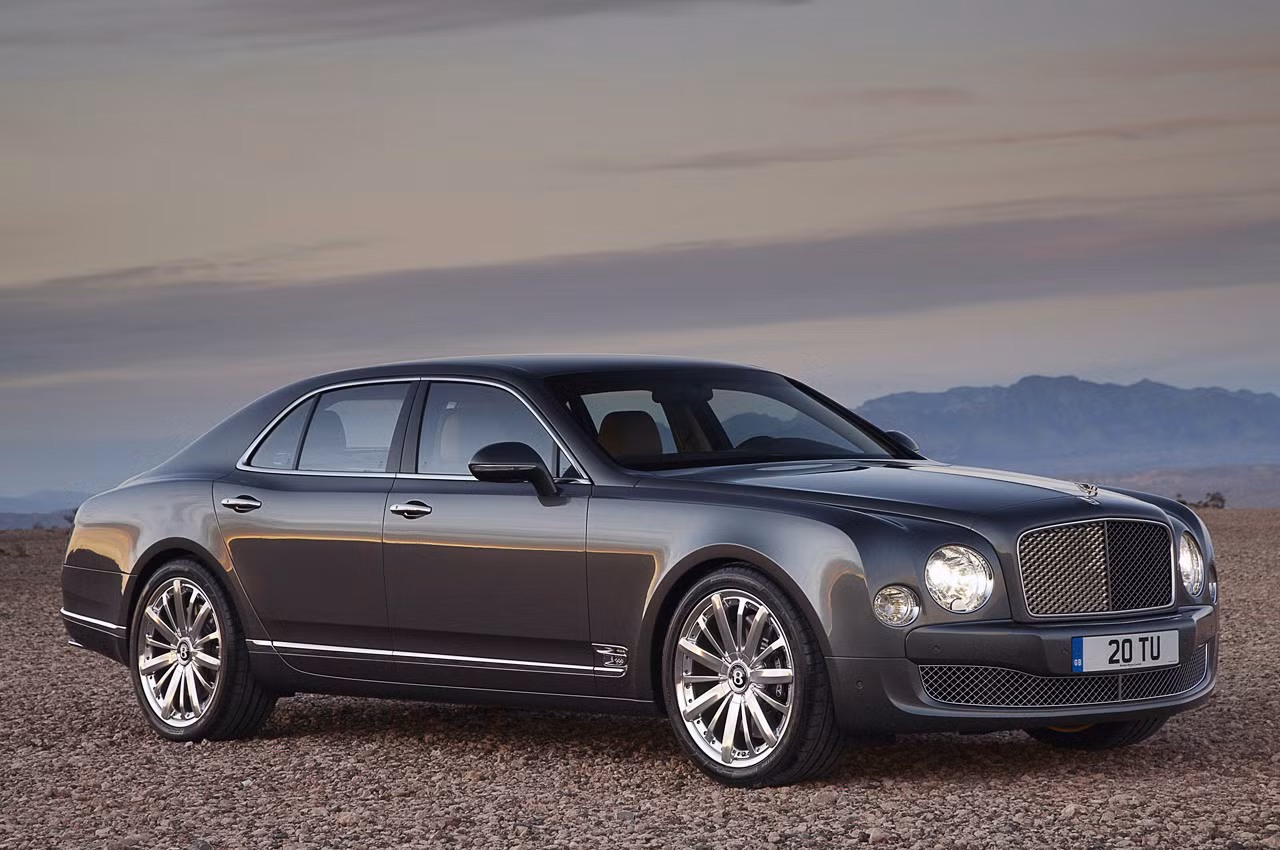 Vẻ đẹp huyền bí của 2013 Bentley Mulsanne Mulliner Driving Specification.