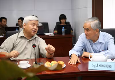 Theo ông Đức thì các thành viên trong HĐQT VPF đã ký ủy quyền cho ông Kiên (trái), còn việc ông Dũng (phải) phản đối là việc riêng của ông Dũng.
