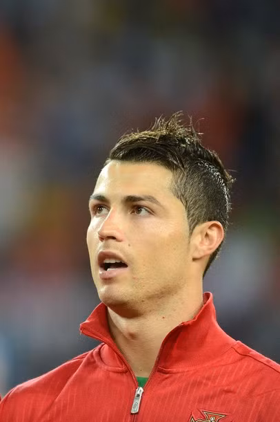 Đầu trận đấu, Ronaldo hơi bồn chồn…