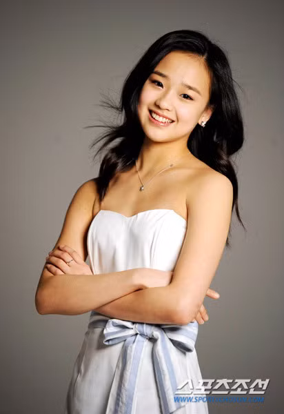 Sun Yan - mỹ nhân trẻ tài năng tại ASIAD 16 hiện đang là học sinh trường trung học Sejong. Sun Yan là một trong những học sinh có năng lực tốt và đạt thành tích cao ở nhiều môn học. Sun Yan - mỹ nhân trẻ tài năng tại ASIAD 16 hiện đang là học sinh trường trung học Sejong. Sun Yan là một trong những học sinh có năng lực tốt và đạt thành tích cao ở nhiều môn học.