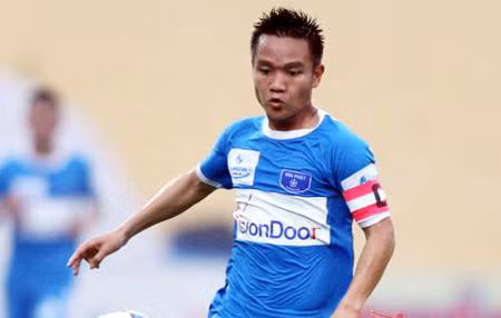 Tiền vệ Đinh Thanh Trung.