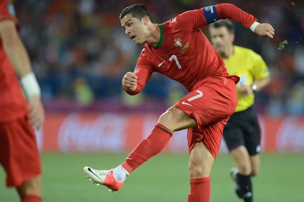 Thực tế thì đây là trận đấu mà Ronaldo đã chạy rất nhanh, nhanh nhất trong 22 cầu thủ và liên tục uy hiếp đối thủ bằng những cú sút sấm sét.