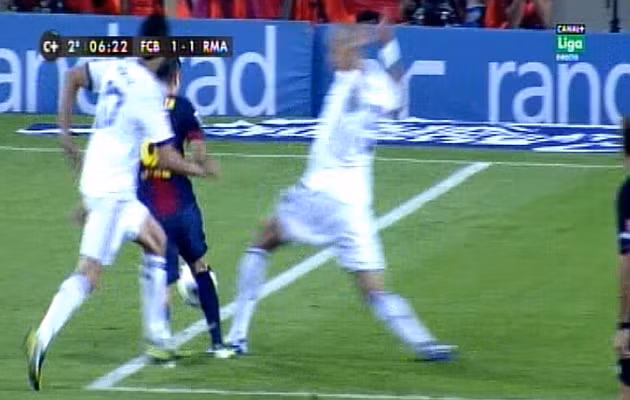 Iniesta có thực sự bị phạm lỗi? Iniesta có thực sự bị phạm lỗi?