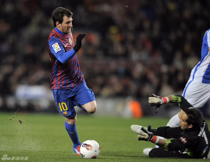 Lionel Messi lột xác thành “x-men” với râu quai nón.