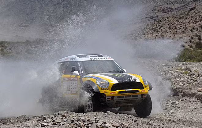Những hình ảnh kỳ vĩ trên đường đua Dakar Rally.