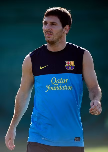 Trong khi đó, Lionel Messi “xịn” vẫn đang miệt mài tập luyện tại trung tâm huấn luyện Joan Gamper của Barca ở San Joan Despi, Tây Ban Nha.