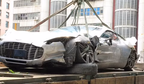 Aston Martin One-77 "nát bét" tại Hồng Kông. Aston Martin One-77 "nát bét" tại Hồng Kông.
