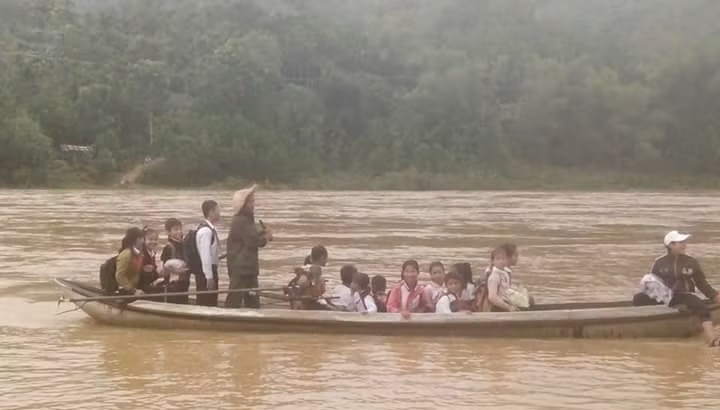Đường đến lớp gay cấn như phim hành động của cô giáo vùng cao!
