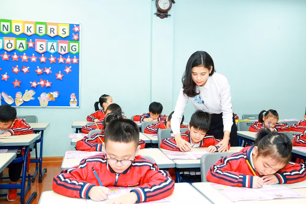 Cô Phạm Thị Bích Ngọc, giáo viên khối 1, trường Nguyễn Bỉnh Khiêm quận Cầu Giấy, Hà Nội (ảnh T.Trang).