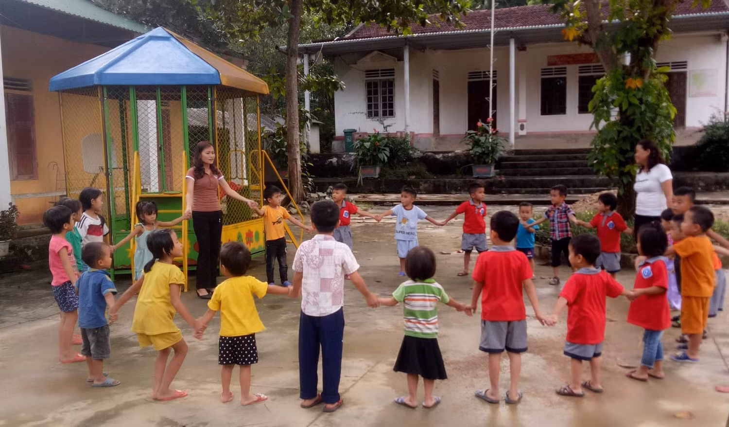 Nhìn cháu nào cũng sạch sẽ, gọn gàng để thấy công sức, tâm huyết, nổ lực của cô Thắm và đồng nghiệp hàng ngày (ảnh do nhân vật cung cấp).