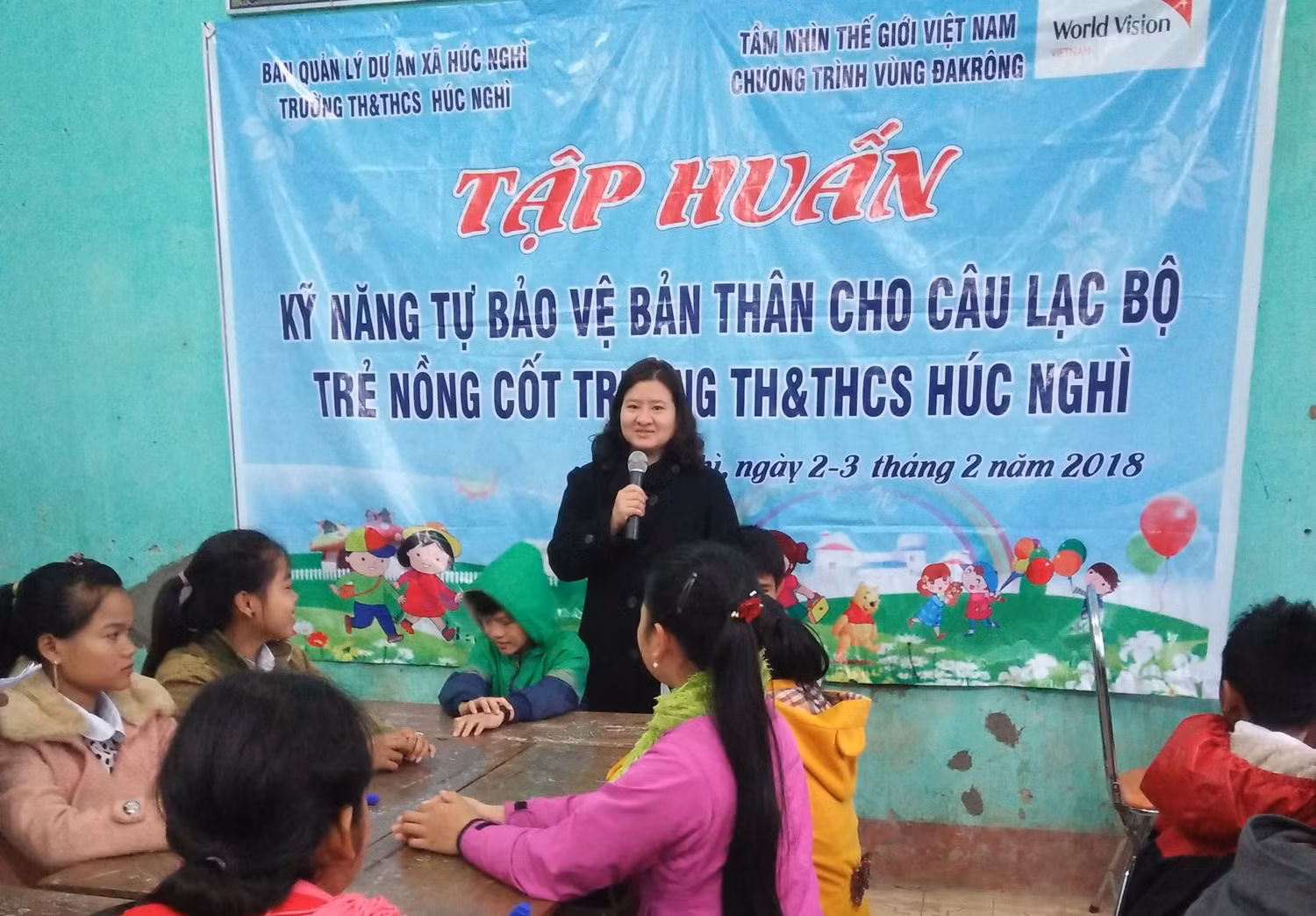 Vượt bao nhiêu khó khăn, giờ cô Lý đã là giáo viên Tổng phụ trách đội giỏi (ảnh do nhân vật cung cấp).