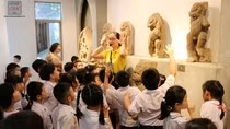 Học sinh hứng thú với những tiết học lịch sử ở bảo tàng. Ảnh: AN Học sinh hứng thú với những tiết học lịch sử ở bảo tàng. Ảnh: AN